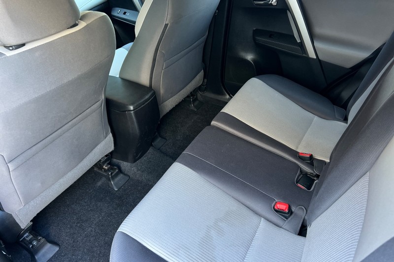 Toyota RAV4 Vehicle Full-screen Gallery Image 14