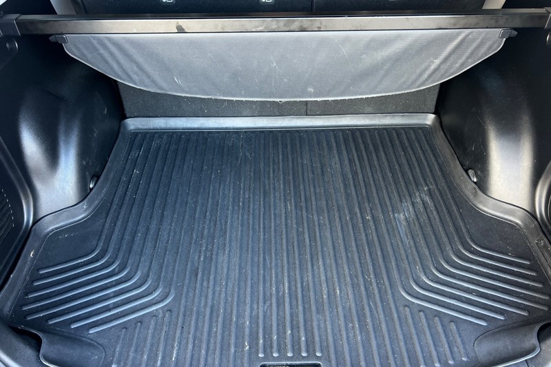 Toyota RAV4 Vehicle Full-screen Gallery Image 17
