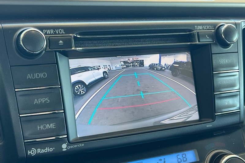 Toyota RAV4 Vehicle Full-screen Gallery Image 27