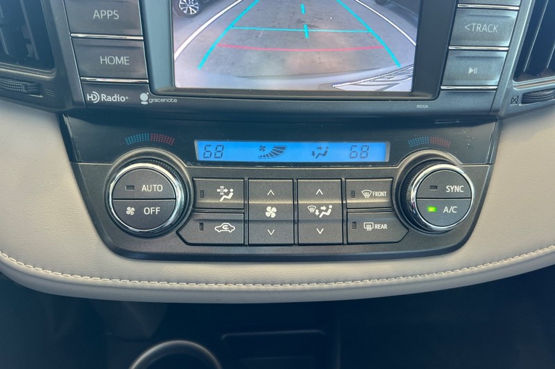 Toyota RAV4 Vehicle Full-screen Gallery Image 28