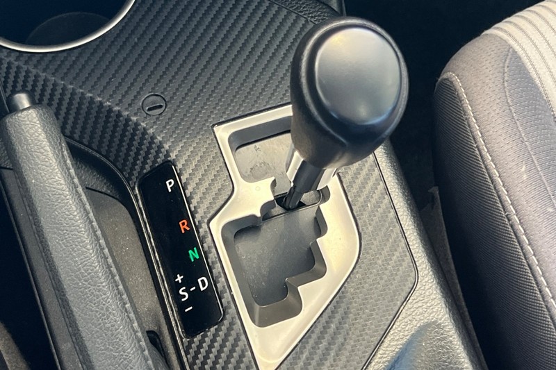Toyota RAV4 Vehicle Full-screen Gallery Image 32