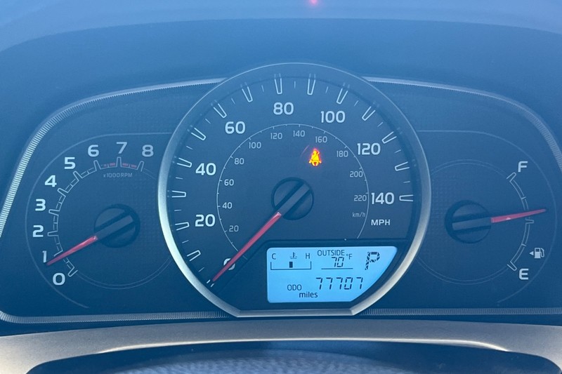 Toyota RAV4 Vehicle Full-screen Gallery Image 38