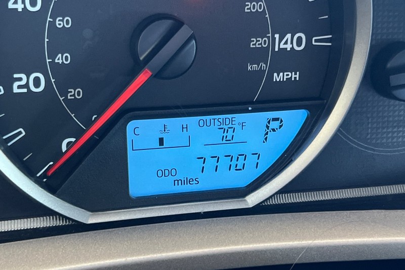 Toyota RAV4 Vehicle Full-screen Gallery Image 39
