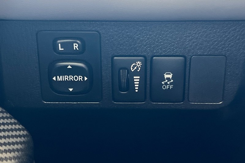 Toyota RAV4 Vehicle Full-screen Gallery Image 40