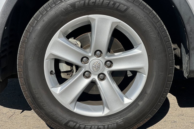 Toyota RAV4 Vehicle Full-screen Gallery Image 42