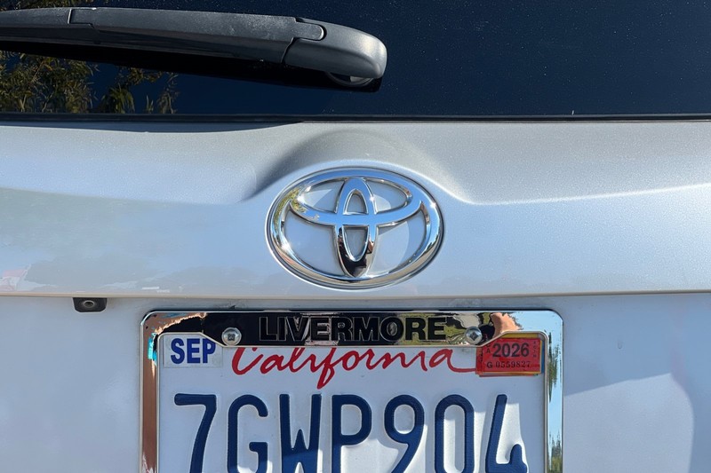 Toyota RAV4 Vehicle Full-screen Gallery Image 46