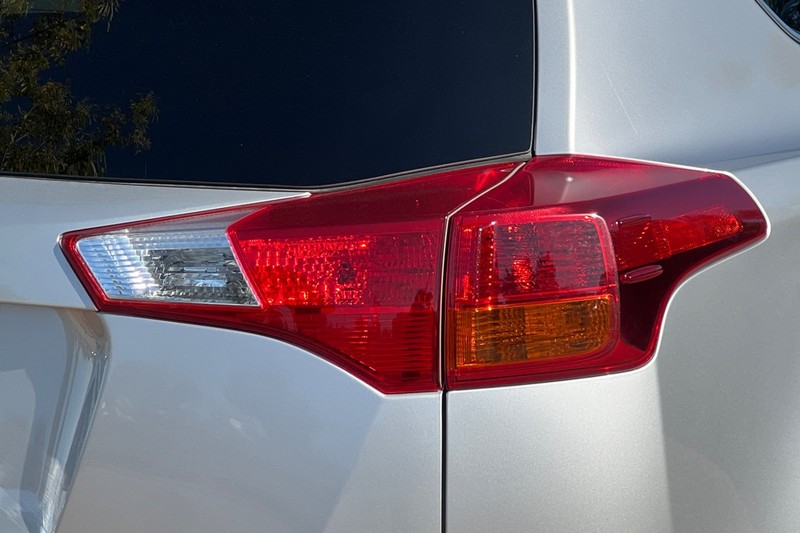 Toyota RAV4 Vehicle Full-screen Gallery Image 47