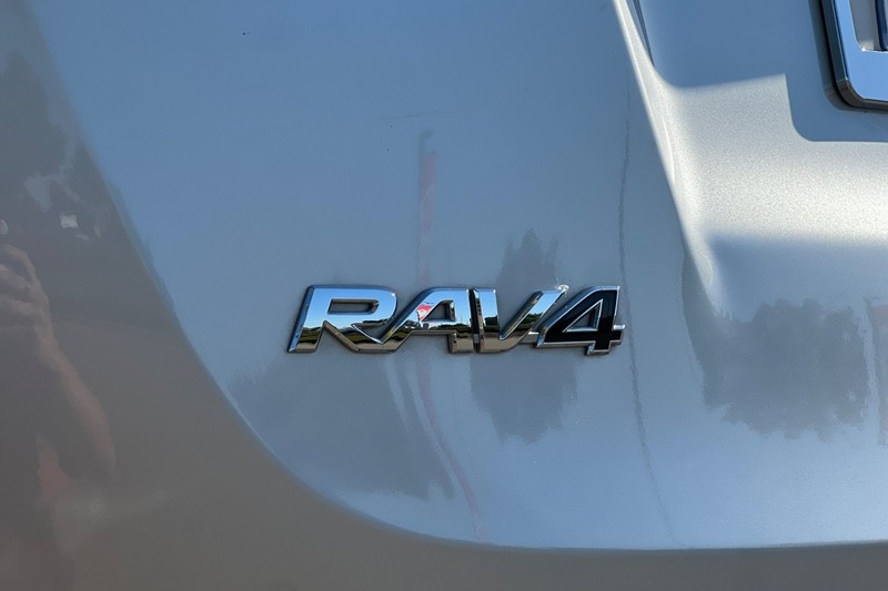 Toyota RAV4 Vehicle Full-screen Gallery Image 48
