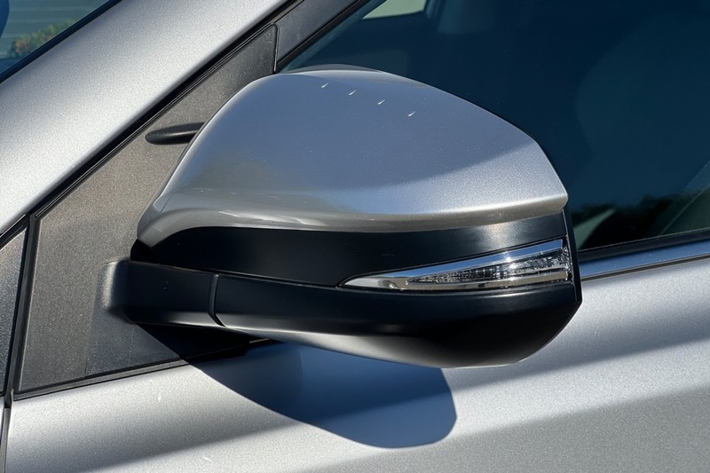 Toyota RAV4 Vehicle Full-screen Gallery Image 50