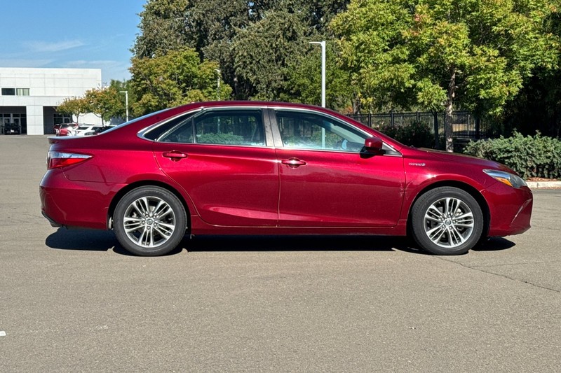 Toyota Camry Vehicle Full-screen Gallery Image 03