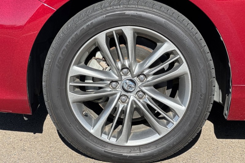 Toyota Camry Vehicle Full-screen Gallery Image 44