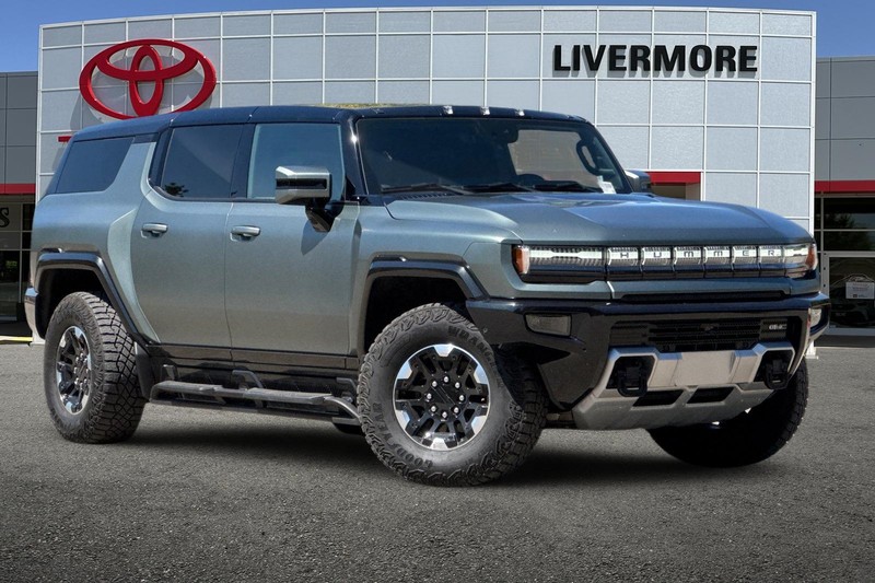 GMC HUMMER EV SUV Vehicle Full-screen Gallery Image 02
