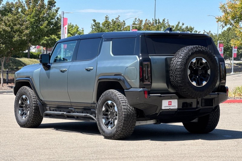 GMC HUMMER EV SUV Vehicle Full-screen Gallery Image 06