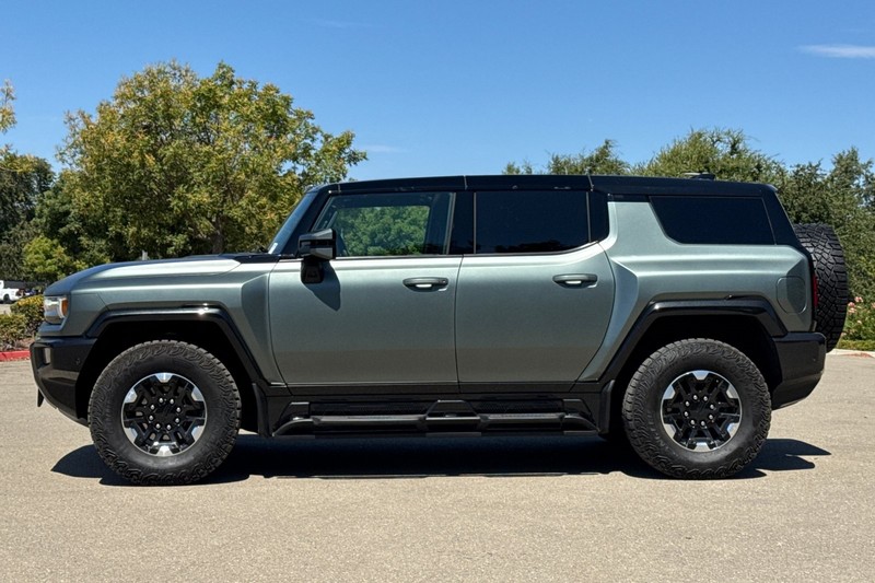 GMC HUMMER EV SUV Vehicle Full-screen Gallery Image 07