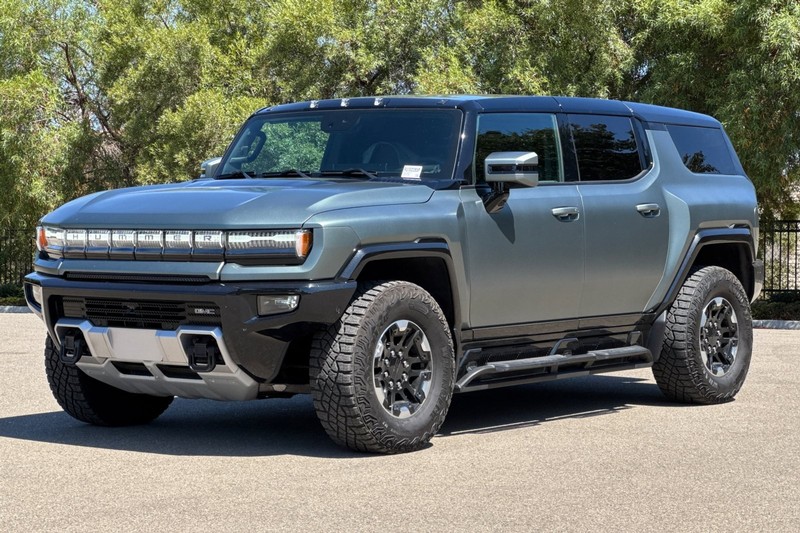 GMC HUMMER EV SUV Vehicle Full-screen Gallery Image 08