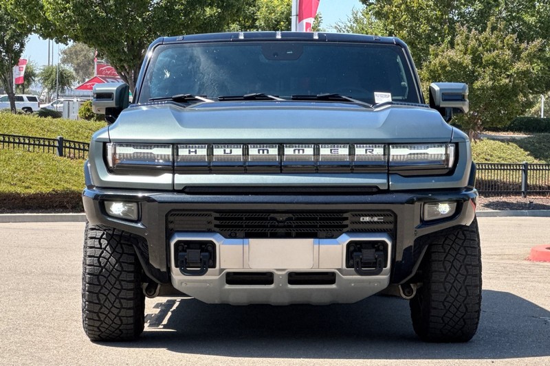 GMC HUMMER EV SUV Vehicle Full-screen Gallery Image 09