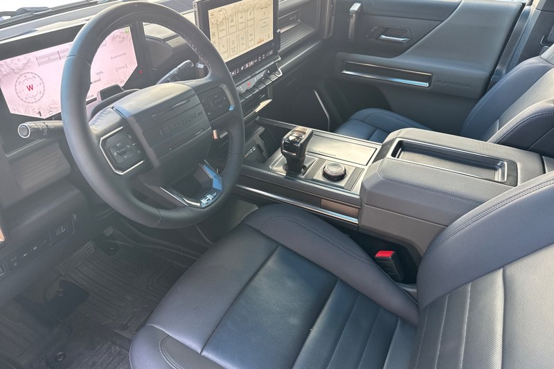 GMC HUMMER EV SUV Vehicle Full-screen Gallery Image 10