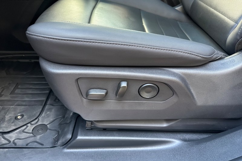 GMC HUMMER EV SUV Vehicle Full-screen Gallery Image 13