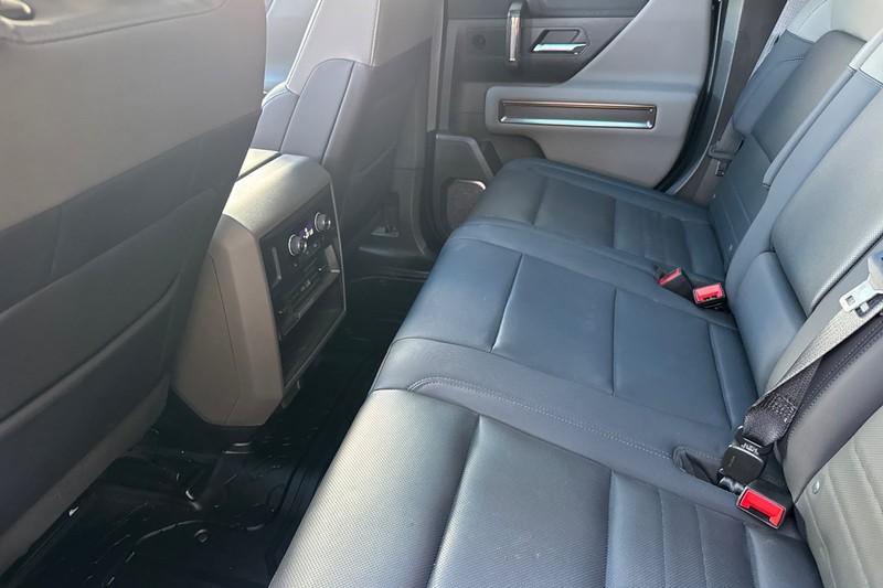 GMC HUMMER EV SUV Vehicle Full-screen Gallery Image 14