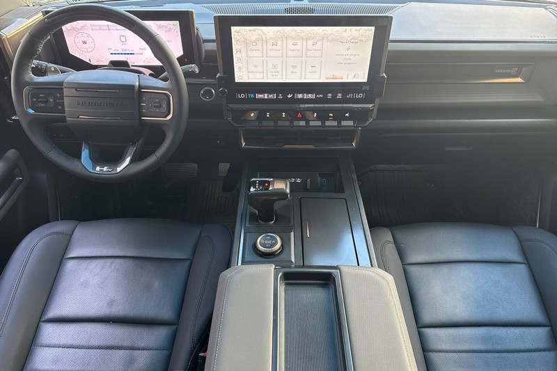 GMC HUMMER EV SUV Vehicle Full-screen Gallery Image 15