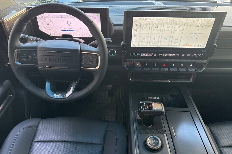 GMC HUMMER EV SUV Vehicle Full-screen Gallery Image 16