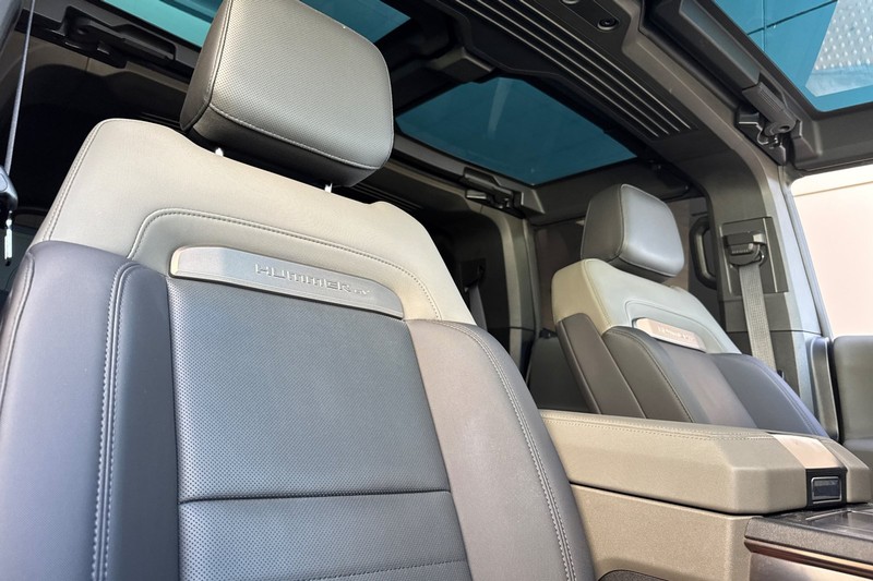 GMC HUMMER EV SUV Vehicle Full-screen Gallery Image 20