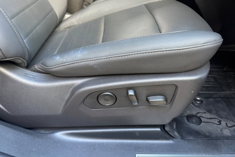 GMC HUMMER EV SUV Vehicle Full-screen Gallery Image 23