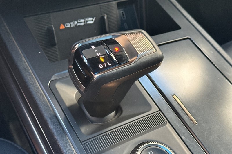 GMC HUMMER EV SUV Vehicle Full-screen Gallery Image 33