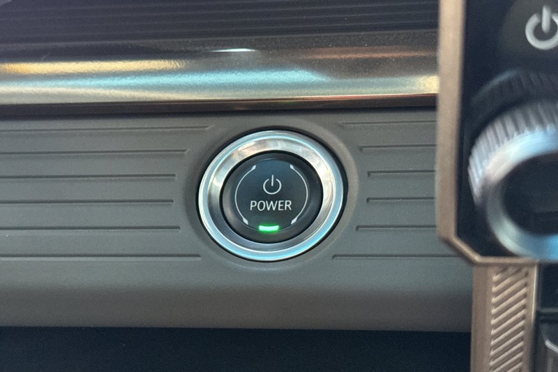 GMC HUMMER EV SUV Vehicle Full-screen Gallery Image 34