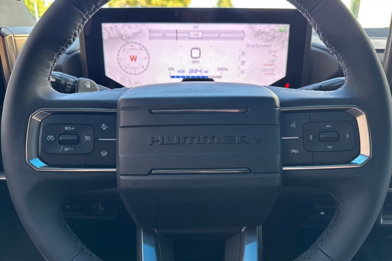 GMC HUMMER EV SUV Vehicle Full-screen Gallery Image 35