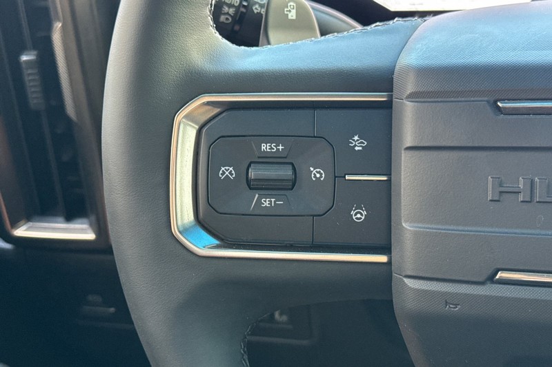 GMC HUMMER EV SUV Vehicle Full-screen Gallery Image 36