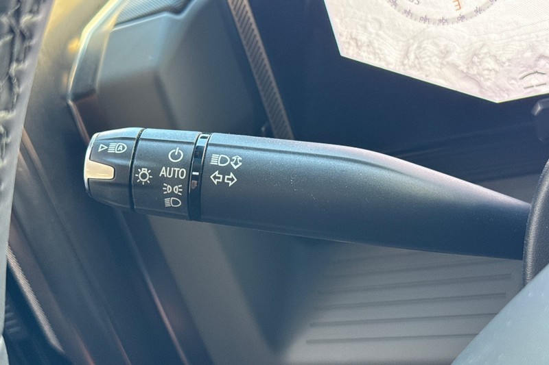 GMC HUMMER EV SUV Vehicle Full-screen Gallery Image 37
