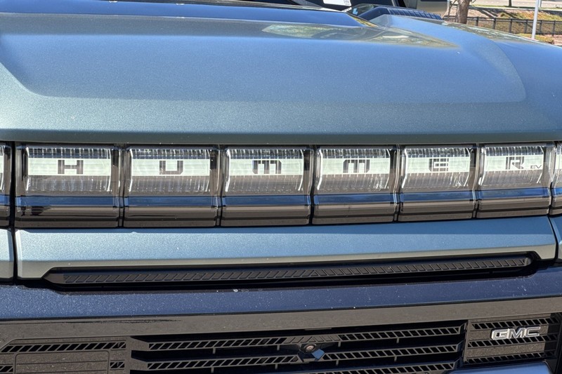 GMC HUMMER EV SUV Vehicle Full-screen Gallery Image 48