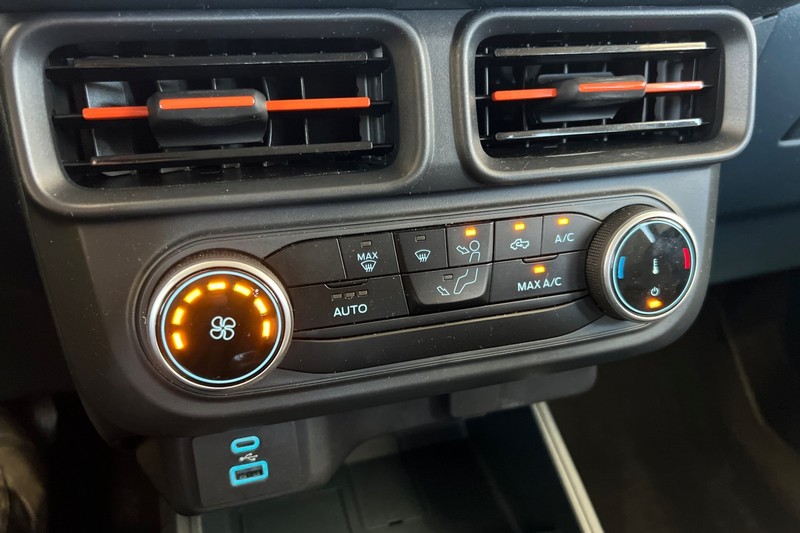 Ford Maverick Vehicle Full-screen Gallery Image 27