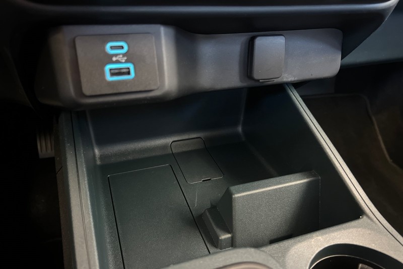 Ford Maverick Vehicle Full-screen Gallery Image 30