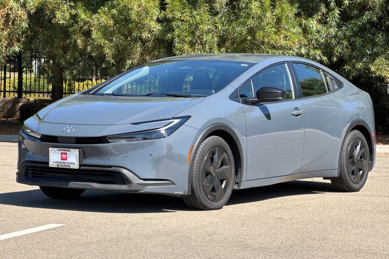 Toyota Prius Vehicle Full-screen Gallery Image 08