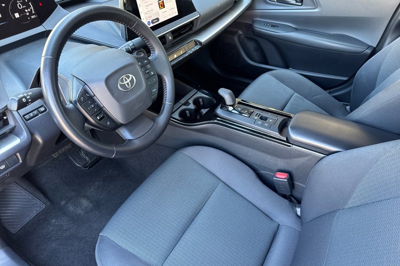 Toyota Prius Vehicle Full-screen Gallery Image 10