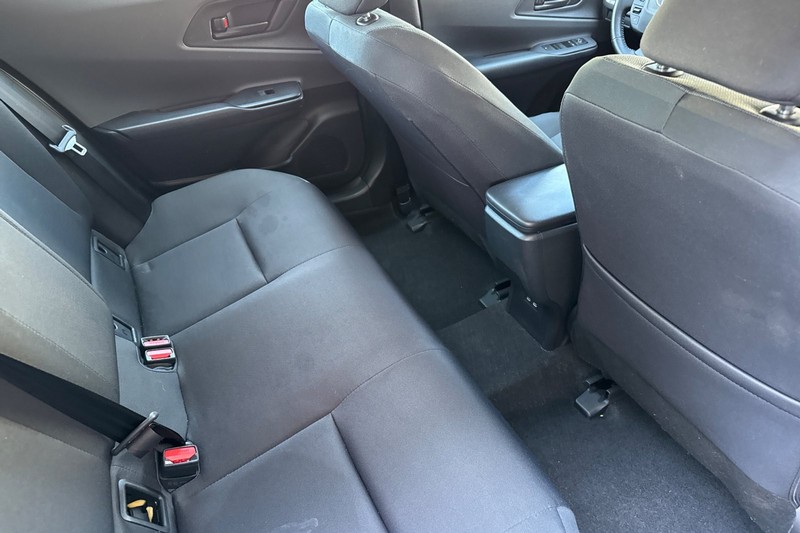 Toyota Prius Vehicle Full-screen Gallery Image 17