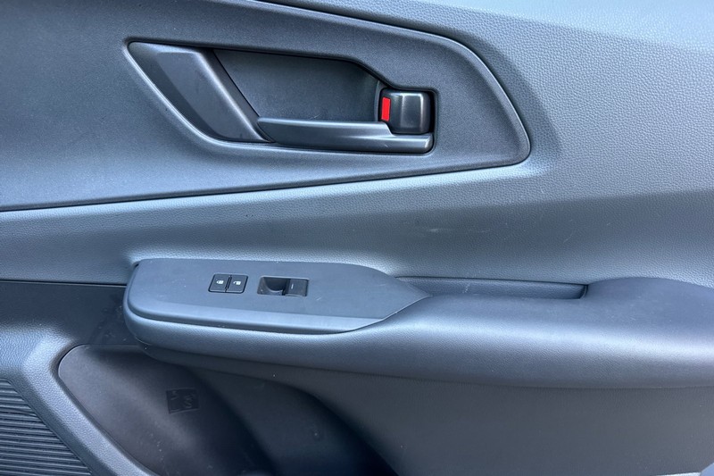 Toyota Prius Vehicle Full-screen Gallery Image 20