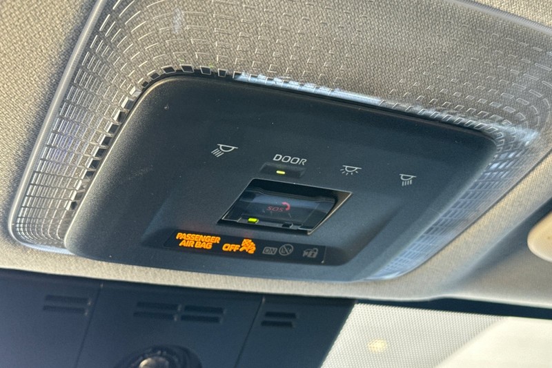 Toyota Prius Vehicle Full-screen Gallery Image 23
