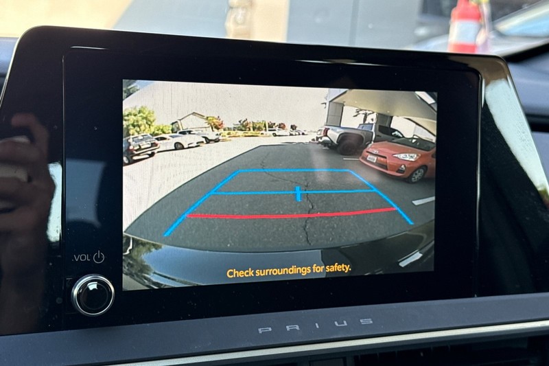 Toyota Prius Vehicle Full-screen Gallery Image 26