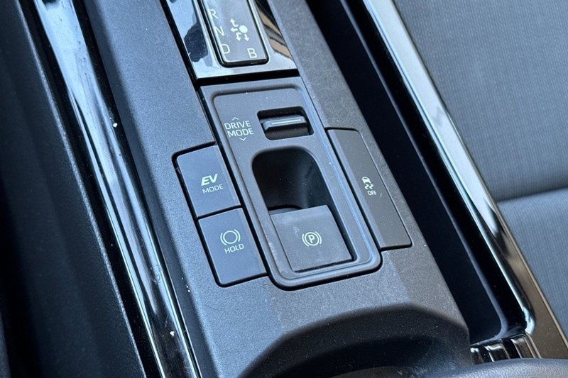 Toyota Prius Vehicle Full-screen Gallery Image 31