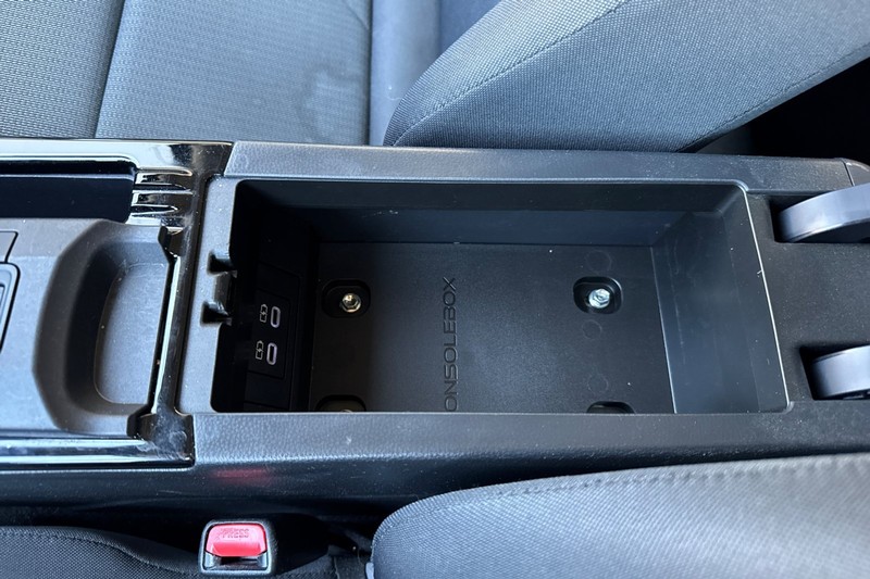 Toyota Prius Vehicle Full-screen Gallery Image 32