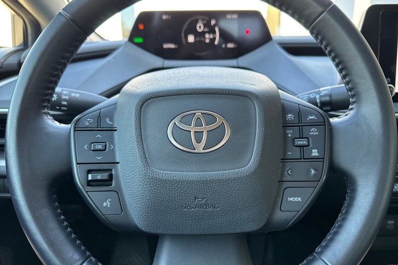 Toyota Prius Vehicle Full-screen Gallery Image 35