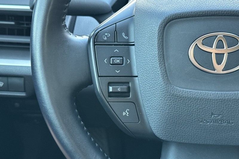 Toyota Prius Vehicle Full-screen Gallery Image 36