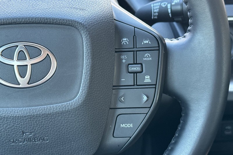 Toyota Prius Vehicle Full-screen Gallery Image 38
