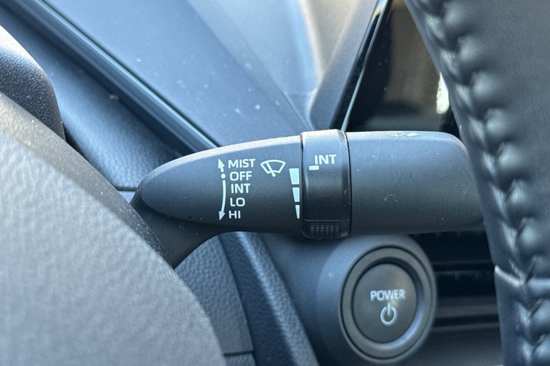 Toyota Prius Vehicle Full-screen Gallery Image 39