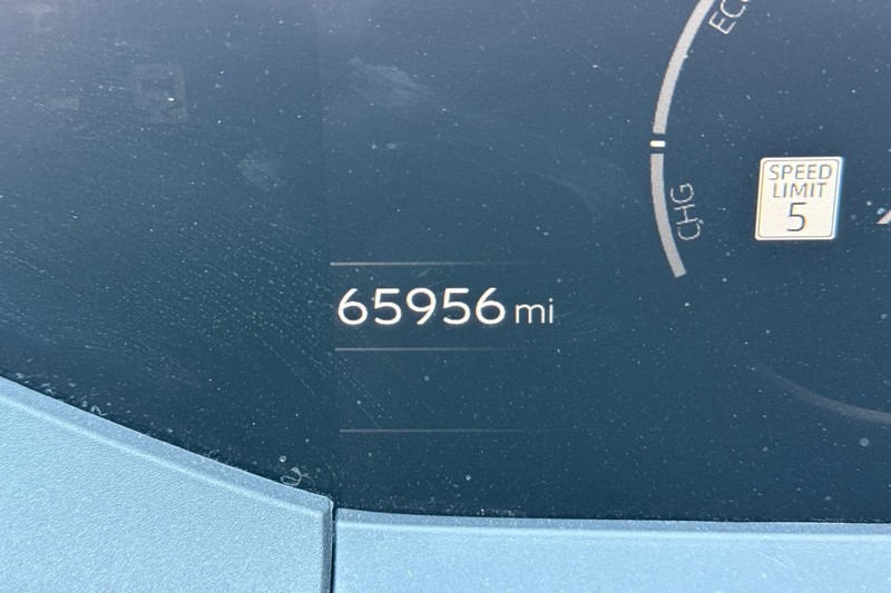 Toyota Prius Vehicle Full-screen Gallery Image 41