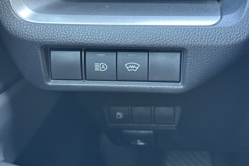 Toyota Prius Vehicle Full-screen Gallery Image 42