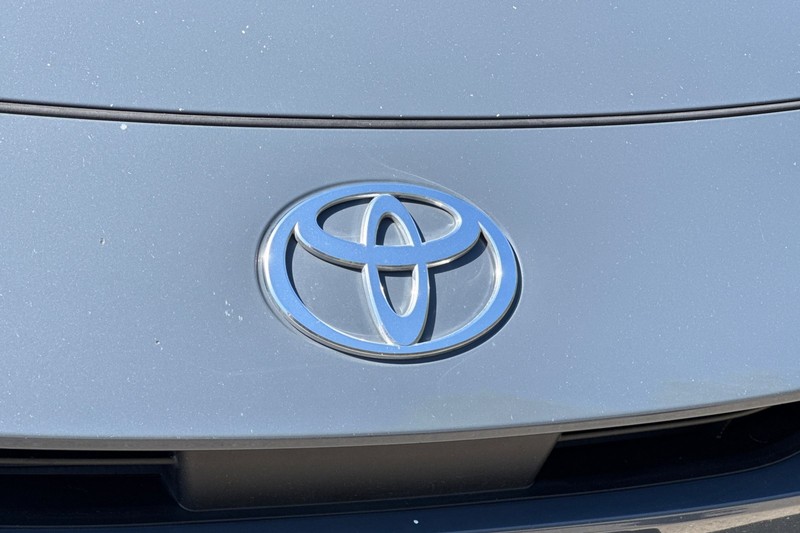 Toyota Prius Vehicle Full-screen Gallery Image 46